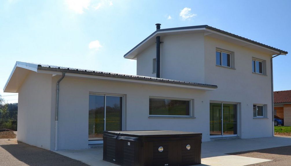 Maison construite dans le Cantal par Raymond-Raynal, constructeur à Aurillac Maison construite dans le Cantal par Raymond-Raynal, constructeur à Aurillac