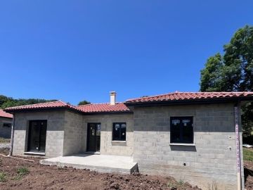 🏠 Le chantier touche à sa fin…
Encore un peu de patience avant la remise des clés !  #maisonneuve #construction #travaux #constructeurimmobilier #raymondraynal