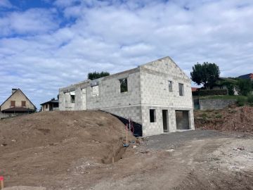 Nouveau chantier en cours !🏗
Nous avons démarré la construction d’une maison en sous-sol  de 93m², située dans un cadre agréable et bien exposé.

🔹...