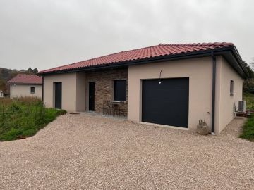 🔑 Maison livrée à Jussac !
Un chantier réussi, un extérieur soigné et des clients heureux. 
Place à la vie dans leur nouveau chez-eux ! 🏠
📞04-71-48-56-79...