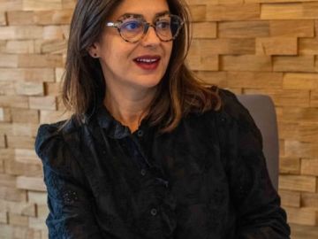 Derrière chaque projet, il y a surtout une équipe. 👋

Des personnalités, des métiers et des savoir-faire différents, réunis autour de la même envie : faire...